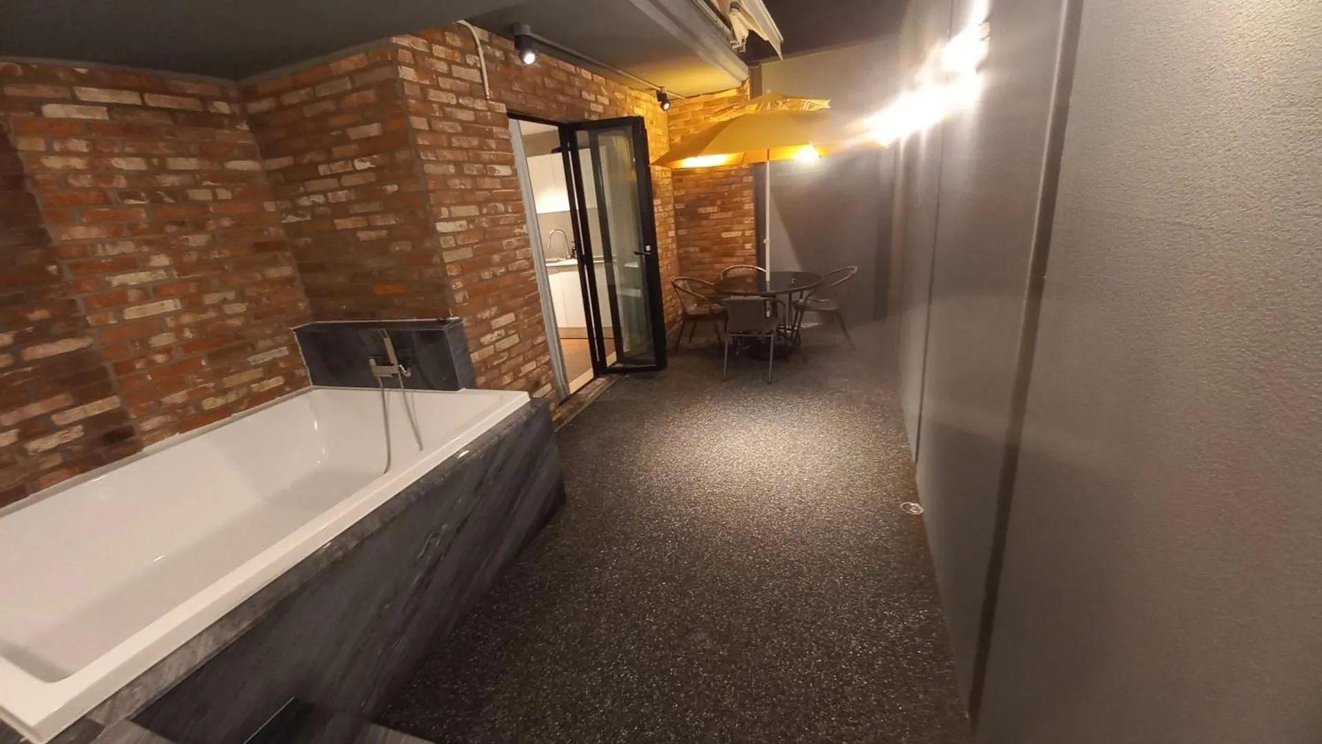 Adena Hotel Busan 0*,